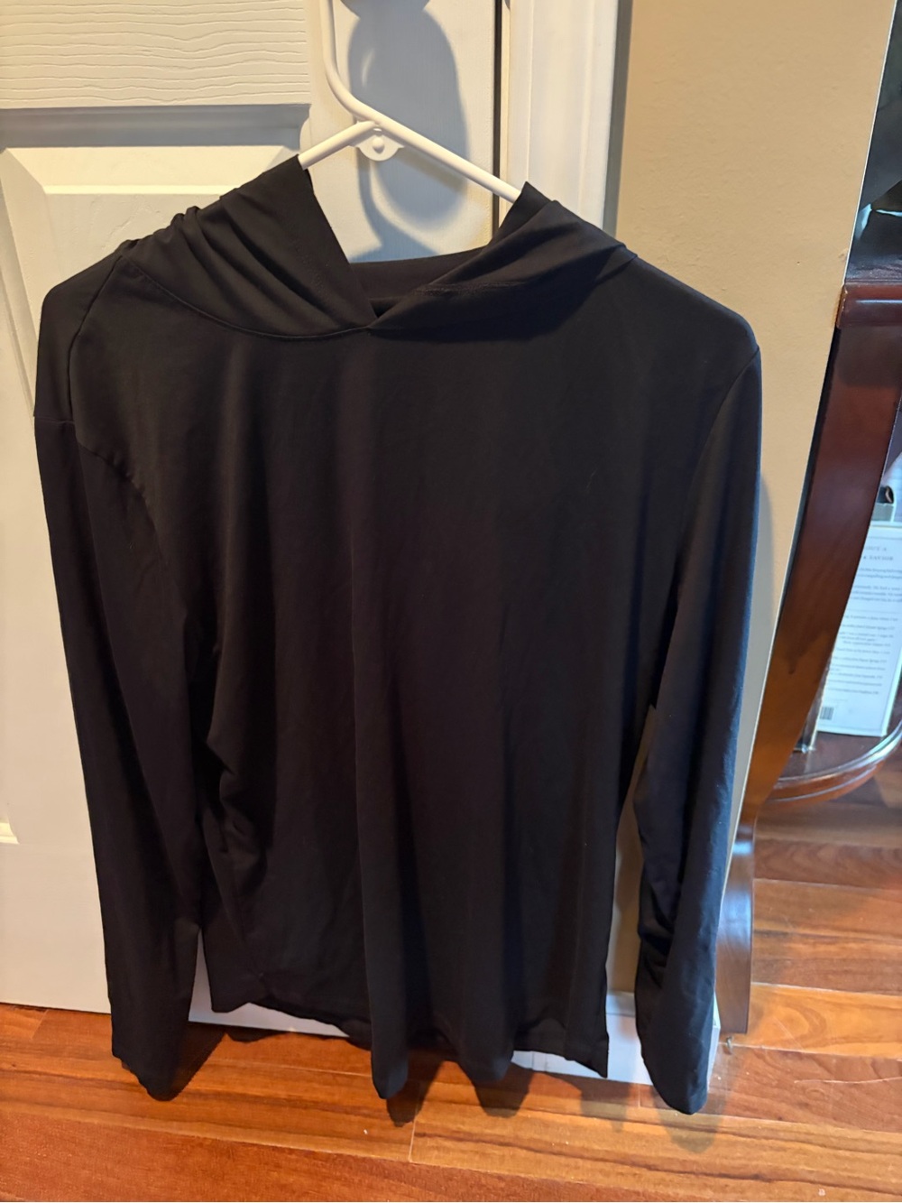 Cuts Clothing Men’s AO Curved Hem Long sleeve Hooded T-shirt - Black